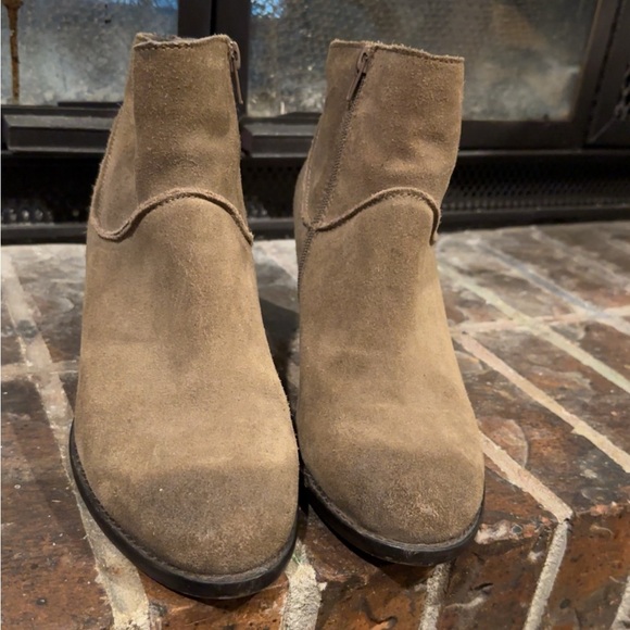 Size 10, Steve Madden Booties - Picture 2 of 3